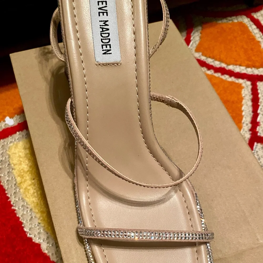 New 🗃️ Steve Madden Neutral Strappy Women's Block Heels With Rhinestones - Picture 4 of 9